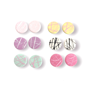 Studs σκουλαρίκια από πολυμερικό πηλό με abstract γραμμικό σχέδιο, σε διάφορα χρώματα - μοντέρνο, πηλός, γεωμετρικά σχέδια, καρφάκι