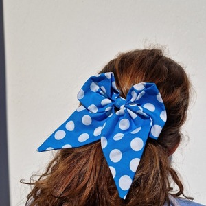 Υφασμάτινος Φιόγκος για τα μαλλιά - γαλάζιο με λευκά πουά - ύφασμα, hair clips, satin scrunchie