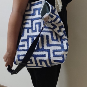 Τσάντα Ώμου Υφασμάτινη tote bag Λαβύρινθος Ασπρο-Μπλε - ύφασμα, ώμου, χιαστί, μεγάλες, tote - 2