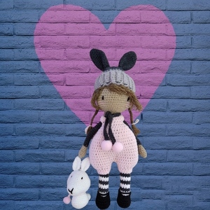 Κούκλα πλεκτή amigurumi "Little Lucy" με κουνελάκι (30cm) - λούτρινα, amigurumi, κουνελάκι, κούκλες, πλεχτή κούκλα - 2