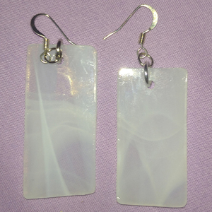Μοναδικά σκουλαρίκια από λευκό γυαλί stained glass - γυαλί, κρεμαστά, γάντζος, φθηνά - 3