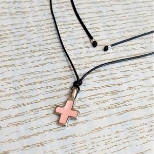 Cord necklace μαύρο με vintage μεταλλικό σταυρό και ροζ σμάλτο, 34εκ. - ορείχαλκος, σταυρός, κοντά, boho - 4