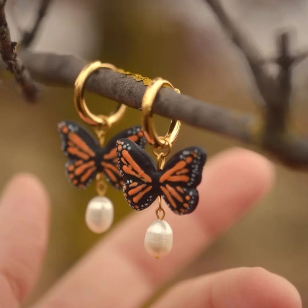 Monarch Butterfly Hoops | Μαύρα Σκουλαρίκια Κρίκοι Πεταλούδες (Ατσάλι, Πολυμερικός Πηλός) (4εκ.) - κρίκοι, πεταλούδα, halloween, ατσάλι, μεγάλα - 3