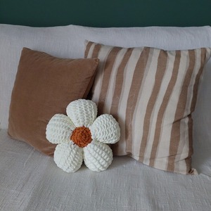 Μικρό διακοσμητικό μαξιλάρι σε σχήμα λουλουδιού - λουλουδάτο, μαξιλάρια