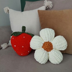 Μικρό διακοσμητικό μαξιλάρι σε σχήμα φράουλας - μαξιλάρια - 3