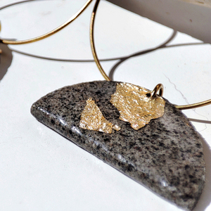 Granite semicircle with gold leaves/ Ημικύκλιο σχήμα απο πηλό γρανίτη με φύλλα χρυσού - επιχρυσωμένα, πηλός, κρίκοι, μακριά, καρφάκι - 3