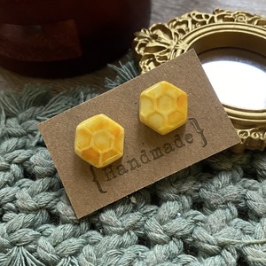 Honeycomb | Χειροποίητα μικρά καρφωτά σκουλαρίκια κυψέλη μέλισσας (Ατσάλι, Πολυμερικός Πηλός) - πηλός, καρφωτά, φθηνά - 3