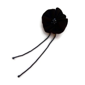 Υφασμάτινο μαύρο λουλούδι καρφίτσα με μαύρες χάντρες - ύφασμα, χάντρες