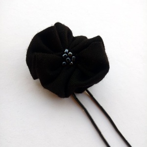 Υφασμάτινο μαύρο λουλούδι καρφίτσα με μαύρες χάντρες - ύφασμα, χάντρες - 2