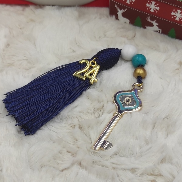 Επιτραπέζιο γούρι 2024 με χρυσό κλειδί με σμάλτο σε 4 χρώματα, χάντρες και μπλε φούντα - κλειδί, μέταλλο, χριστουγεννιάτικα δώρα, γούρια - 2