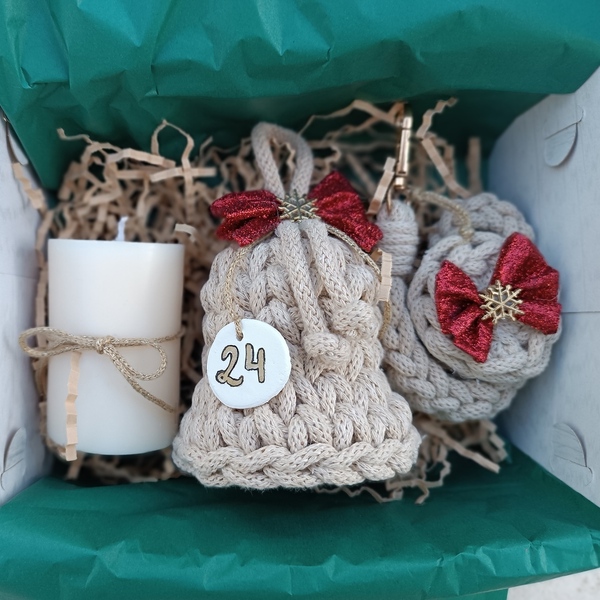 Χριστουγεννιάτικο gift box 2 . Πλεκτή καμπάνα, μπρελόκ καρπού και αρωματικό κερί σόγιας - νήμα, νονά, μαμά, δασκάλα, σετ δώρου - 4