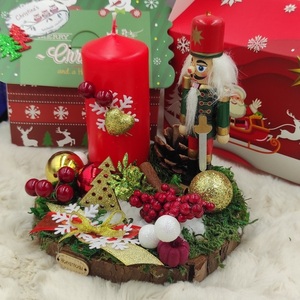 Χειροποίητο διακοσμητικό με κόκκινο κερί, καρυοθραύστη, κουκουνάρι και διακοσμητικά σε κορμό δέντρου 15cm - ξύλο, διακοσμητικά, χριστουγεννιάτικα δώρα, κεριά - 3