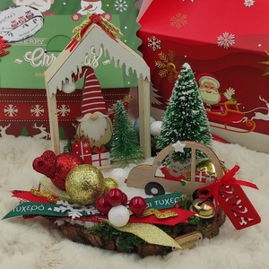 Χειροποίητο ξύλινο διακοσμητικό-γούρι με νάνο σε σπιτάκι, αυτοκινητάκι, έλατο και διακοσμητικά σε κορμό δέντρου 15cm - ξύλο, σπίτι, χριστουγεννιάτικα δώρα, γούρια - 4