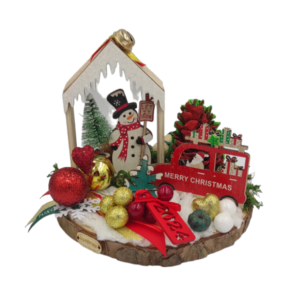 Χειροποίητο ξύλινο διακοσμητικό-γούρι με χιονάνθρωπο σε σπιτάκι, αυτοκινητάκι, κουκουνάρι και διακοσμητικά σε κορμό δέντρου 15cm - ξύλο, σπίτι, χριστουγεννιάτικα δώρα, γούρια