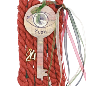 Γούρι 2024 - Ξύλινο κρεμαστό κλειδί με ευχή σε μπορντό βαμβακερό κορδόνι - ύφασμα, ξύλο, νήμα, κλειδί, γούρια - 3
