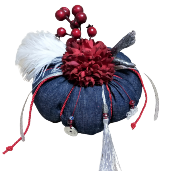 Πρωτότυπη χειροποίητη κολοκύθα - Γούρι από μαλακό τζίν ύφασμα σε μπλε χρώμα με κόκκινο λουλούδι - Διάσταση 15 χ 12 εκ. - ύφασμα, μαμά, δασκάλα, διακοσμητικά, κολοκύθα - 3