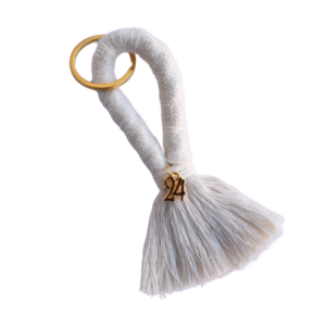 Γούρι μπρελόκ κλειδιών από βαμβακερό νήμα άσπρο 12cm - νήμα, αξεσουάρ, πλεκτά μπρελόκ, γούρι 2024
