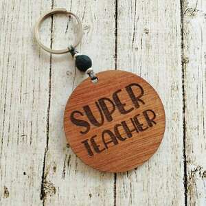 Ξύλινο μπρελόκ στρογγυλό "Super teacher" για τον καλύτερο δάσκαλο - ξύλο, χάραξη, δώρα για δασκάλες, ανδρικά μπρελόκ - 2