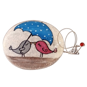 Ζωγραφισμένη πέρα με πουλάκια και ομπρέλα. - πέτρα, πουλάκια, διακοσμητικά, προσωποποιημένα