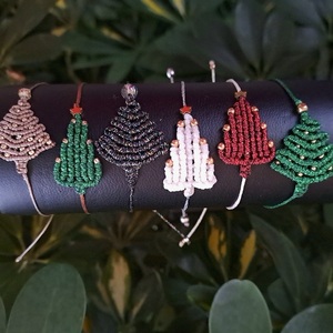 Macrame βραχιόλι χριστουγεννιάτικο δέντρο από καφετί κλωστή και χάντρες - χάντρες, χριστουγεννιάτικο δέντρο, χεριού, αυξομειούμενα - 3