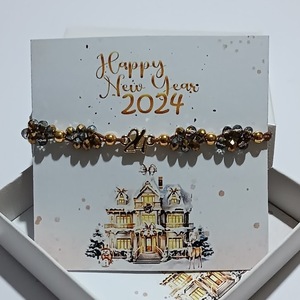 Βραχιόλι γούρι 24 με δίχρωμες χάντρες σε γκρι διαφανές - χρυσό - νήμα, χριστουγεννιάτικα δώρα, αυξομειούμενα, γούρια - 2