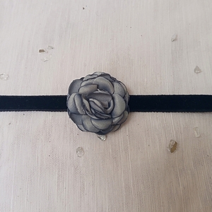 Μαύρο τσόκερ με μπλε λουλούδι - ύφασμα, τριαντάφυλλο, λουλούδι, boho, μοδάτο - 2