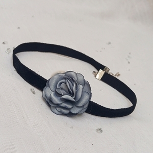 Μαύρο τσόκερ με μπλε λουλούδι - ύφασμα, τριαντάφυλλο, λουλούδι, boho, μοδάτο - 4