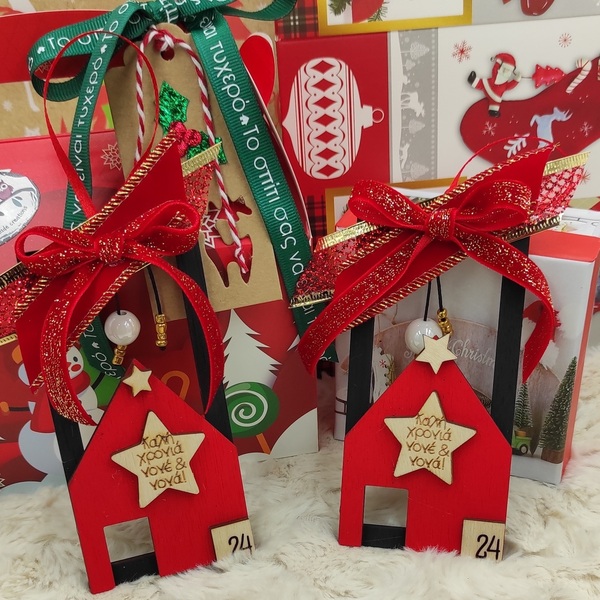 Ξύλινο σπιτάκι Γούρι 2024 "Καλή Χρονιά νονέ και νονά" 12cm με βελούδινο φιόγκο - ξύλο, νονά, χριστουγεννιάτικα δώρα, νονοί, γούρια - 3