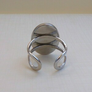 Μικρό οβάλ ασημί δαχτυλίδι - γεωμετρικά σχέδια, ατσάλι, αυξομειούμενα - 4