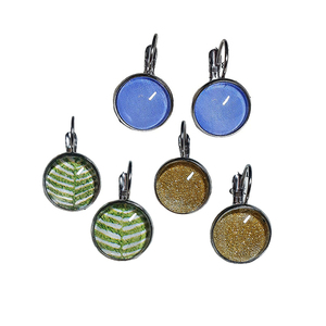 Μικρά κρεμαστά σκουλαρίκια με υγρό γυαλί σε διάφορα χρώματα - Διάμετρος 1,5 εκ & υψος 2 εκ. - γυαλί, μικρά, ατσάλι, γάντζος, φθηνά
