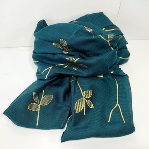 Φουλάρι πράσινο με χρυσά φύλλα - απαραίτητα καλοκαιρινά αξεσουάρ, φουλάρια, μοδάτο, δώρα για γυναίκες - 4