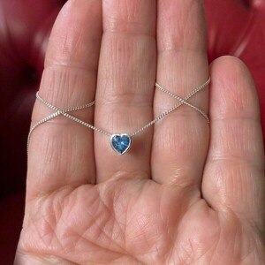 Μενταγιόν Ασημένιο Κολιέ, σε σχήμα καρδιάς μήκους και πλάτους 6 χιλιοστών και μπλε ζιργκόν με ασημένια αλυσίδα μήκους 40 εκατοστών. - ημιπολύτιμες πέτρες, ασήμι 925, καρδιά, κοντά, δωρο για επέτειο - 4