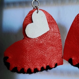 Καρδιές σκουλαρίκια από δέρμα (κόκκινο) - δέρμα, καρδιά, μεγάλα, γάντζος, αγ. βαλεντίνου - 3