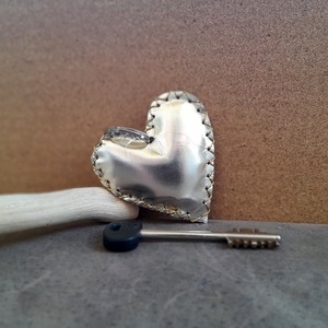 Μπρελόκ/Αξεσουάρ Τσάντας Χρυσή Μεταλιζέ Καρδιά, 11 εκ - δέρμα, καρδιά, αυτοκινήτου, σπιτιού - 4