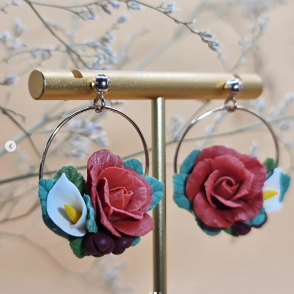 Χειροποίητο σκουλαρίκι στεφανάκι λουλουδιών με ροζ επιχρυσωμένο ασήμι 925 και πολιμερικό πηλό | floral ανοιξιάτικο μοναδικό πράσινο κόκκινο λευκό κίτρινο - επιχρυσωμένα, ασήμι 925, boho, νυφικά, πολυμερικό πηλό - 2