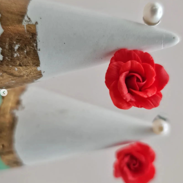 Σκουλαρίκι jacket με χειροποίητο κόκκινο τριαντάφυλλο και φυσικό μαργαριτάρι | ατσάλι πολυμερικός πηλός λουλούδια floral ανοιξιάτικο μοναδικό λευκό κόκκινο ροζ - λουλούδι, ατσάλι, boho, πέρλες, πολυμερικό πηλό - 3