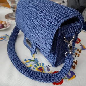 Blue : πλεκτή τσάντα ώμου clutch μικρή. Νήμα polyester διαστάσεις.5mm 20cm-15cm-7cm - νήμα, clutch, all day, πλεκτές τσάντες, μικρές - 4