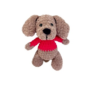 Πλεκτό κουκλάκι σκυλάκι καφέ με κόκκινη μπλούζα 20 εκ. - λούτρινα, σκυλάκι, ζωάκια, πλεκτό ζωακι