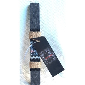 Χειροποίητη Πασχαλινή λαμπάδα με ζωγραφισμένη ξύλινη πλάτη και σελιδοδείκτη Cobra Kai - λαμπάδες, σετ, για παιδιά, για εφήβους, προσωποποιημένα - 3