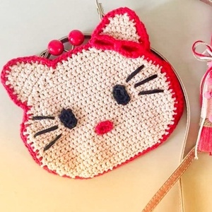 Χειροποίητο πλεκτο τσαντάκι Hello Kitty σε μεταλλικό frame με δερμάτινο λουράκι - νήμα, clutch, χιαστί, πλεκτές τσάντες, μικρές - 4