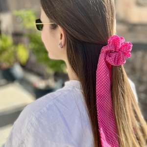 Pink polka scarf scrunchie - ύφασμα, πουά, για τα μαλλιά, λαστιχάκια μαλλιών - 2