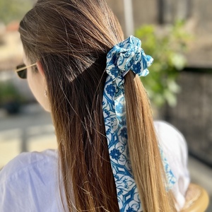 Flora scarf scrunchie - ύφασμα, φλοράλ, για τα μαλλιά, λαστιχάκια μαλλιών - 2