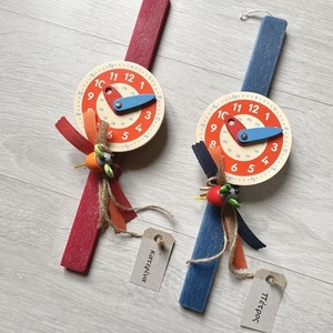 Λαμπάδα με ξύλινο ρολόι εκμάθησης με όνομα (διάμετρος 10 εκ.) κόκκινη ή μπλε - λαμπάδες, για παιδιά, προσωποποιημένα - 4