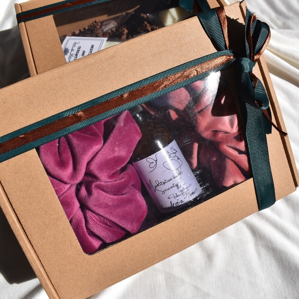 La Lou - Li Lou Gift Boxes - αρωματικά χώρου, velvet scrunchies - 5