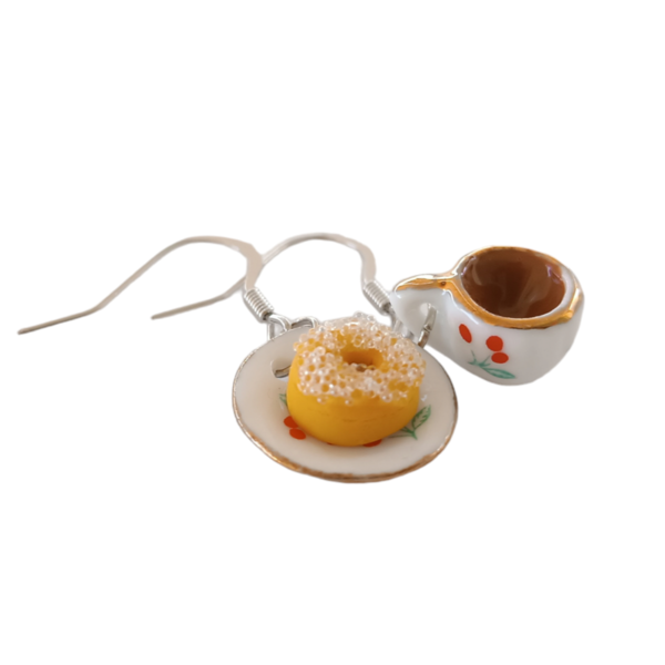Σκουλαρίκια πορσελάνινο σετ φλυτζάνι καφέ και πιάτο με donut λουκουμά / μεσαία / μεταλλικά / Twice Treasured - πηλός, κρεμαστά, γλυκά, γάντζος