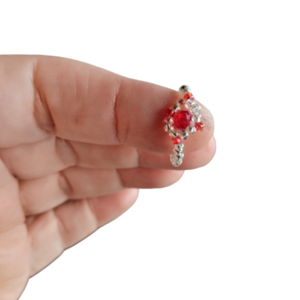 Δαχτυλίδι χεριού με μικρές χαντρουλες και κόκκινο διαμαντάκι. - γυαλί, κορώνα, χάντρες, boho, σταθερά