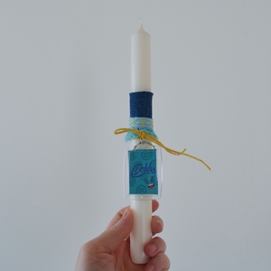 Πασχαλινή εφηβική λαμπάδα με μπεζ, στρογγυλό κερί ύψους 25 εκ., διακοσμημένη με μπρελόκ και το μήνυμα Delulu - λαμπάδες, για εφήβους, unisex gifts, μπρελοκ κλειδιών - 2