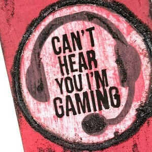 Αρωματική λαμπάδα μαύρη με ξύλινη ταμπέλα" Can't hear you, I'm gaming" 30x10x3 - κορίτσι, λαμπάδες, για ενήλικες, για εφήβους - 3