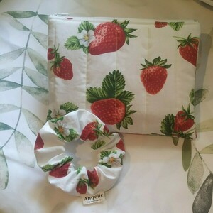 Φράουλες ή κεράσια? Σετ τσαντάκι - νεσεσέρ & scrunchie - ύφασμα, καλλυντικών, ταξιδίου
