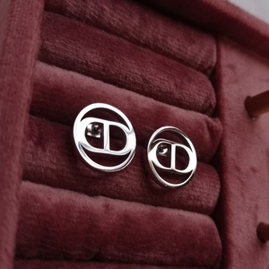 Σκουλαρίκια ατσάλι "D" μέγεθος 1,5 cm - καθημερινό, μικρά, ατσάλι, μονογράμματα, φθηνά - 3